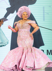 MPONENG THE DRESS